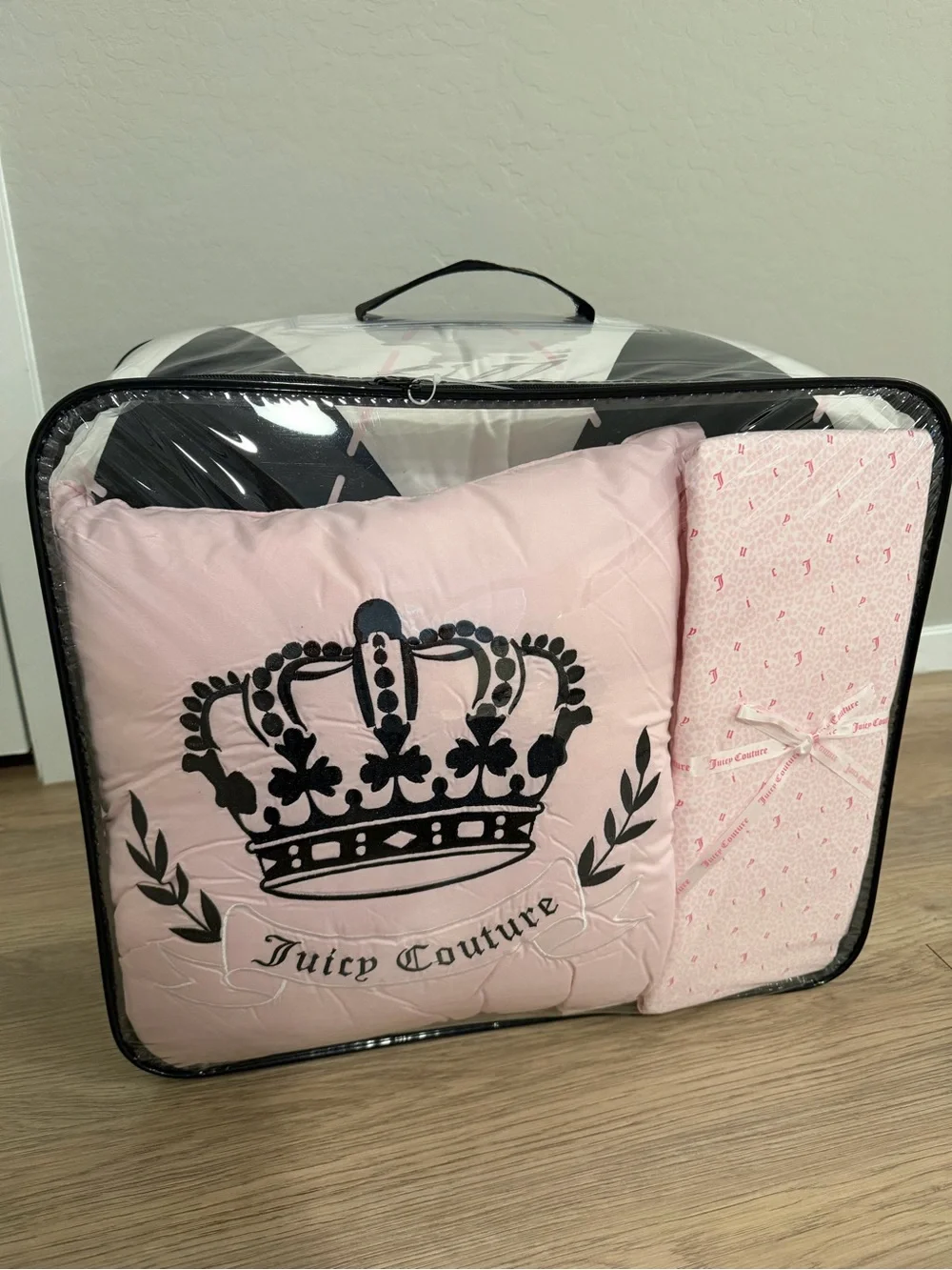 Juicy Couture Pink and Black Crown Reversable Comforter Set BRAND NEW